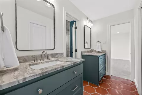 Bath - 310 Rabbit Hl, Lorena, TX 76655 photo 4 of 7