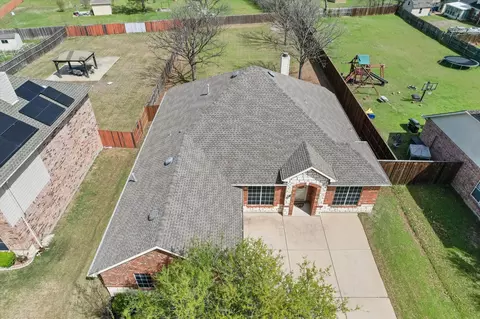 1020 Fair Oaks Dr, Grand Prairie, TX 75052
