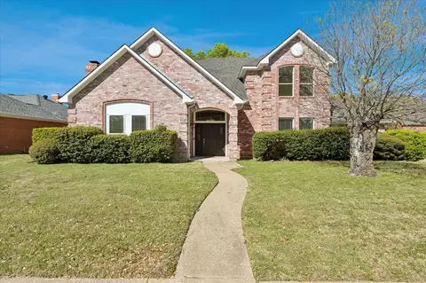 568 Cooper St, Grand Prairie, TX 75052