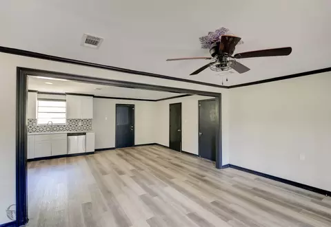 Living - 1054 Frontage Rd, Minden, LA 71055 photo 2 of 2