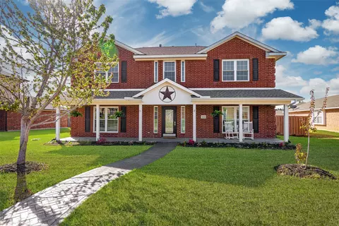 3820 Blossom Dr, Sachse, TX 75048