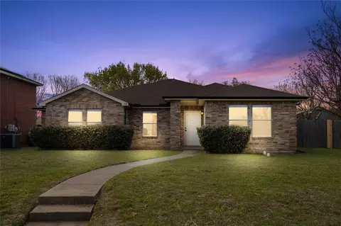 702 Lowe Dr, Cedar Hill, TX 75104
