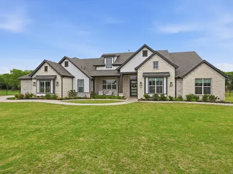 300 Waterview Dr, Gunter, TX 75058