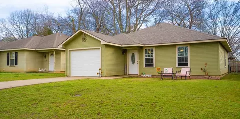 323 Texas St, Pottsboro, TX 75076