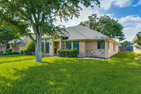 3913 Bobbin Ln, Addison, TX 75001