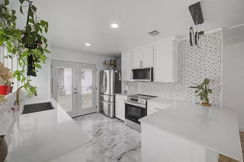 5409 Sun Valley Dr, Fort Worth, TX 76119