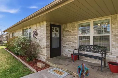 409 N Walnut St, Muenster, TX 76252