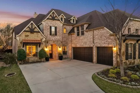 810 Senna Dr, Lantana, TX 76226