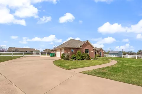 14001 Oak Bark Dr, Haslet, TX 76052