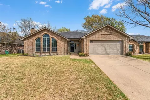 3212 Timber View Cir, Bedford, TX 76021