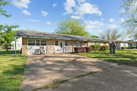 1306 Phillips St, Cleburne, TX 76033