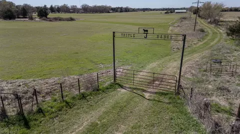 267 County Road 2150, Telephone, TX 75488