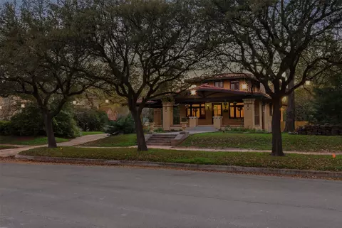 2420 S Adams St, Fort Worth, TX 76110