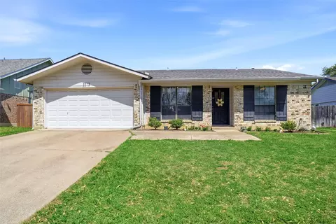 2313 Hollybush Ln, Bedford, TX 76021