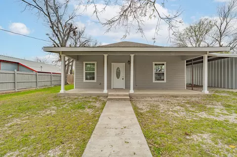 302 W Armstrong Ave, Comanche, TX 76442