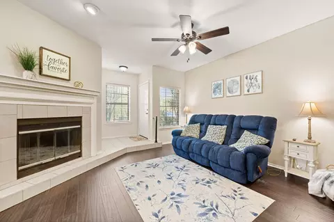4514 Forestgate Cir, Arlington, TX 76017