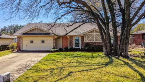 201 Pecan St, Azle, TX 76020