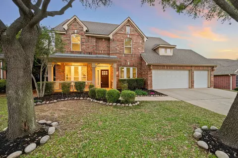2717 Cobblestone Dr, Grapevine, TX 76051