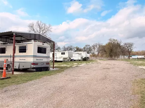 1005 E Yeagua St, Groesbeck, TX 76642