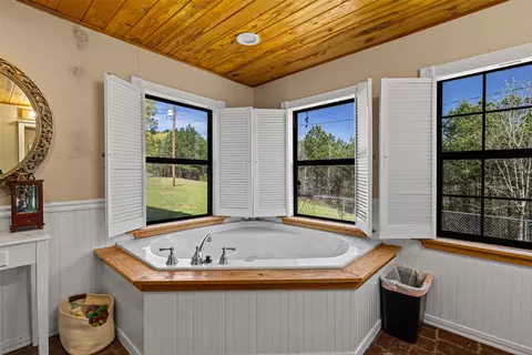 Bath - 533 Huffman, Harleton, TX 75651 photo 2 of 5