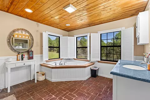 Bath - 533 Huffman, Harleton, TX 75651 photo 1 of 5
