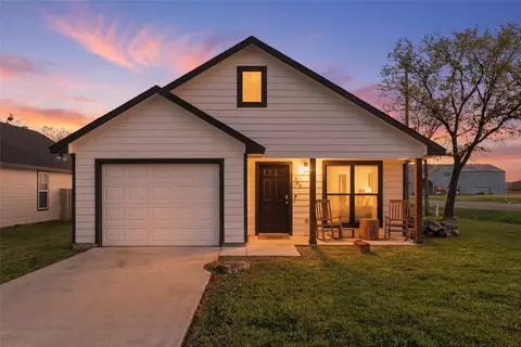 300 W Main St, Itasca, TX 76055