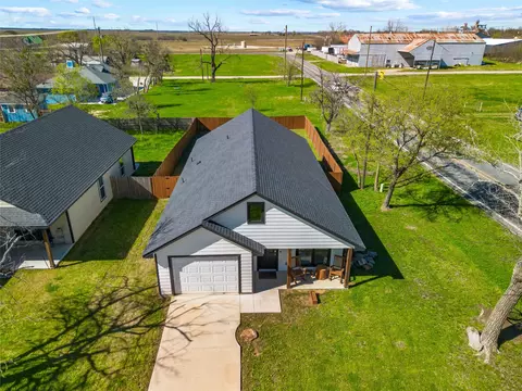 300 W Main St, Itasca, TX 76055