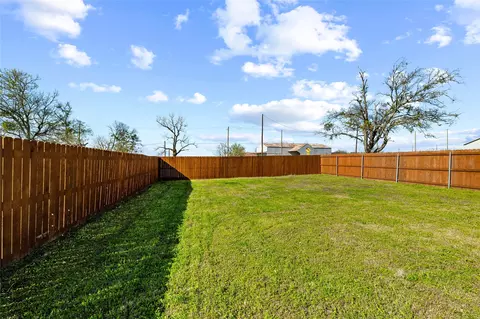 Exterior - 300 W Main St, Itasca, TX 76055 photo 3 of 7