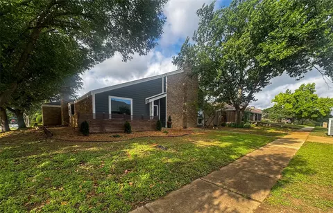 1129 Yorkshire Dr, Carrollton, TX 75007