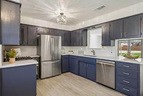 312 E Hampton Rd, Crowley, TX 76036