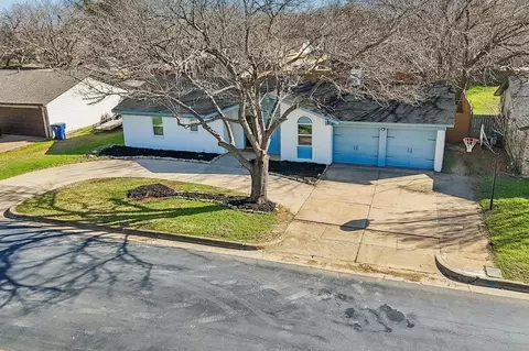 View/Area - 312 E Hampton Rd, Crowley, TX 76036 photo 1 of 2
