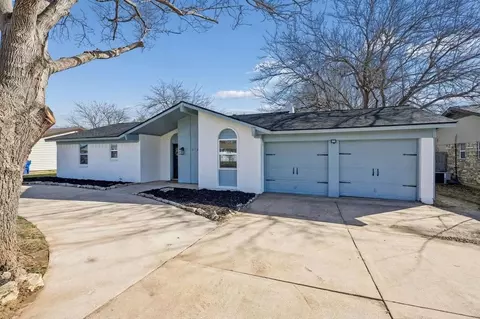 Exterior - 312 E Hampton Rd, Crowley, TX 76036 photo 2 of 4