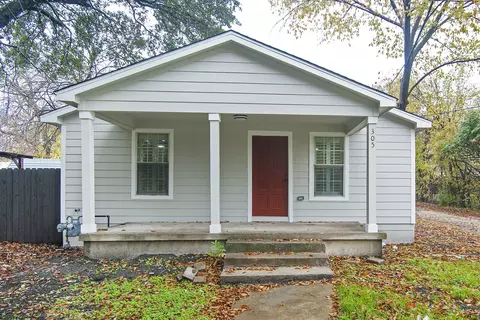 305 College St, Farmersville, TX 75442