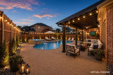 9102 Hogan Dr, Rowlett, TX 75089
