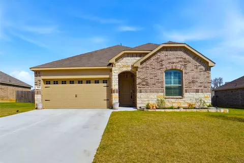 1333 Almond Rd, Azle, TX 76020