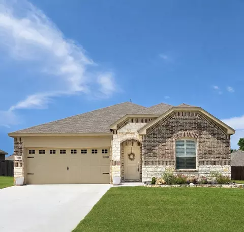 1333 Almond Rd, Azle, TX 76020