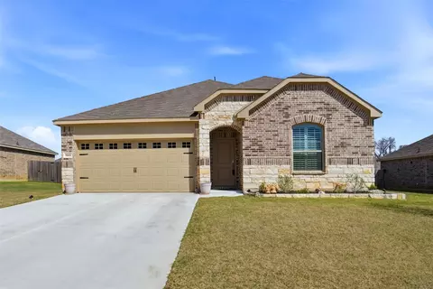1333 Almond Rd, Azle, TX 76020