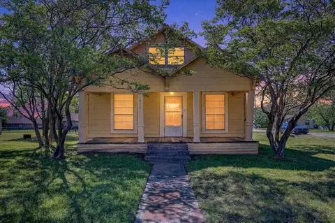 800 S Jefferson St, Pilot Point, TX 76258