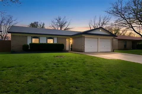 501 Fox Dr, Saginaw, TX 76179