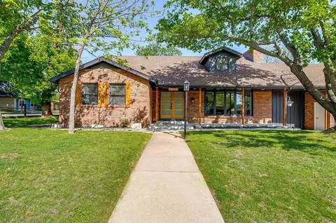 622 N Crockett St, Granbury, TX 76048