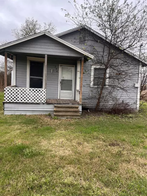 206 3rd St, Hillsboro, TX 76645