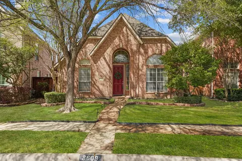 8609 Old Oak Dr, Irving, TX 75063