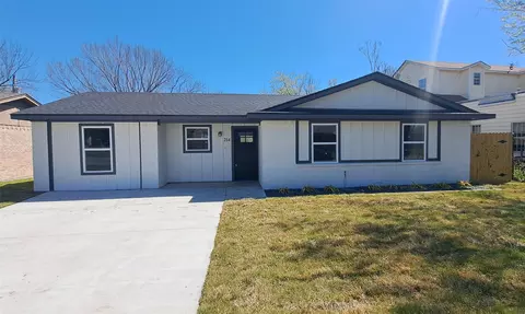214 College St, Royse City, TX 75189