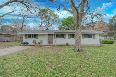 8545 Parkdale Dr, Shreveport, LA 71108