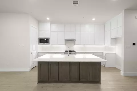 1818 Wittington Pl, Farmers Branch, TX 75234