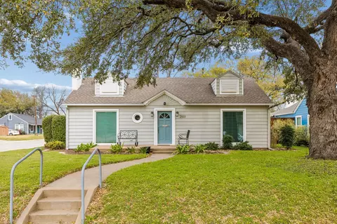 2501 Lotus Ave, Fort Worth, TX 76111