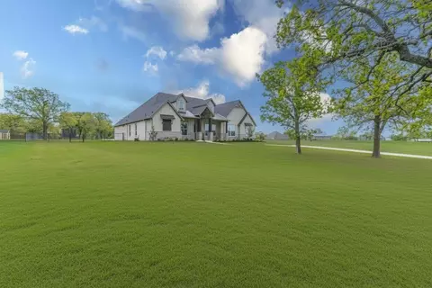 150 Las Brisas Dr, Decatur, TX 76234