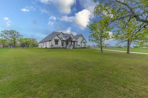 150 Las Brisas Dr, Decatur, TX 76234