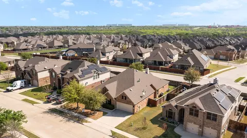 6116 Falls Lake Rd, Fort Worth, TX 76179
