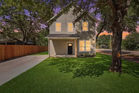 821 Harness Trl, Granbury, TX 76049